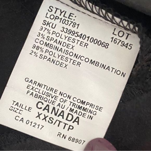 Le Château: Cropped Elbow Sleeve Length Shrug - Picture 6 of 6